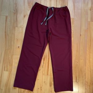 Mens pisco basic scrub - maroon. Medium - short (28”)